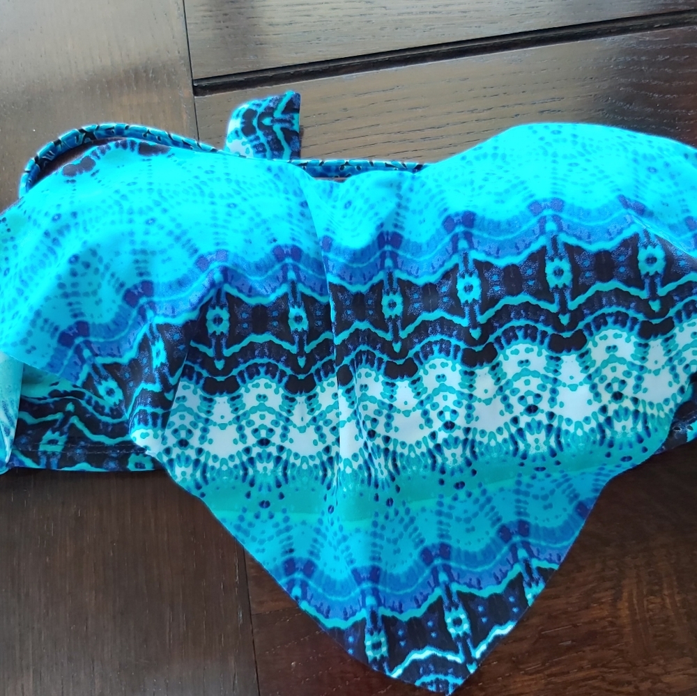 *BY THE BEACH*BATHING SUIT TOP /B2